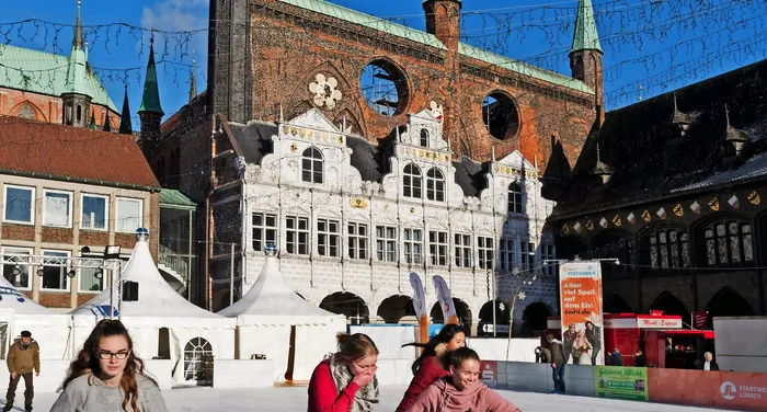 Eisbahn auf dem Lübecker Markt 