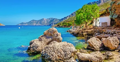 © A.Jedynak - stock.adobe.com Eine Ansicht der erstaunlichen griechischen Bucht mit freiem Wasser, Griechenland